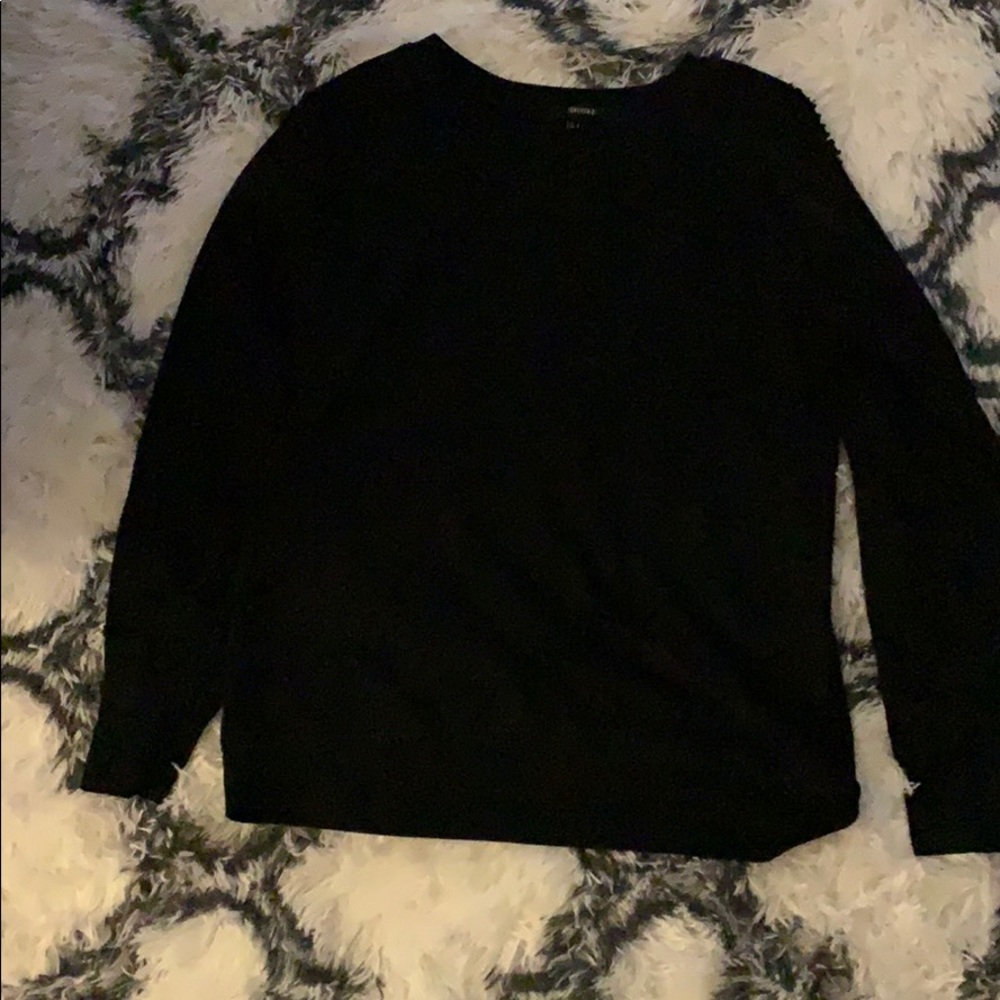 Black sweat shirt